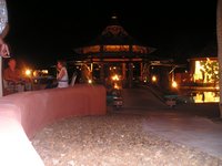 Click to see big picture (2048x1536 pixels; 633 KB)